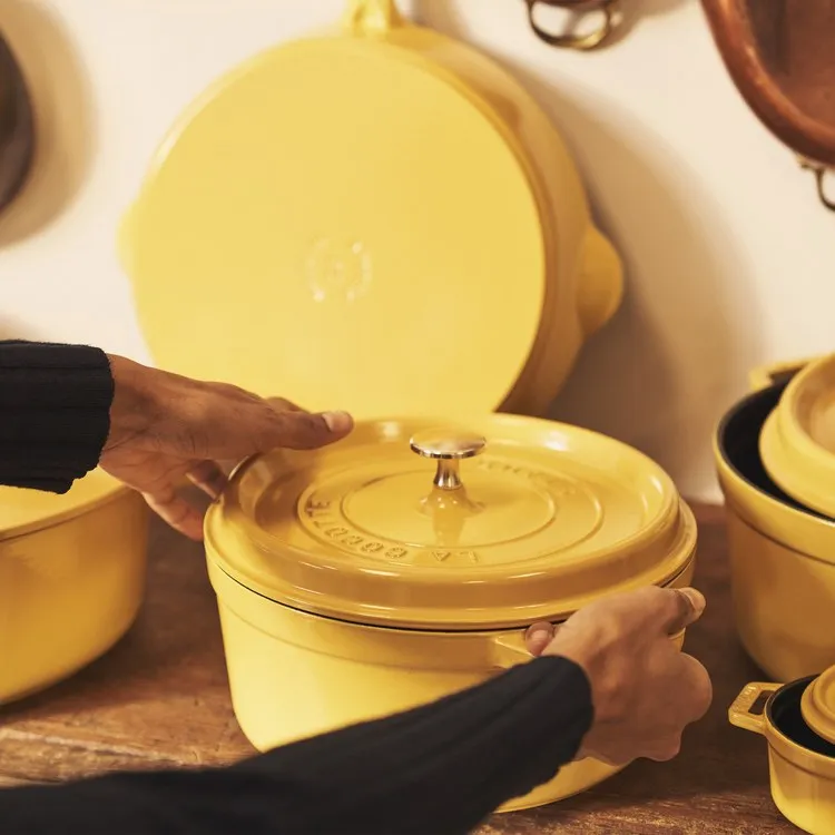 5.5-Quart Cast Iron Round Cocotte Dutch Oven - Citron
