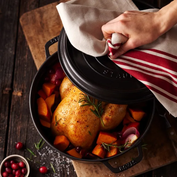 5.5-Quart Cast Iron Round Cocotte Dutch Oven - Matte Black