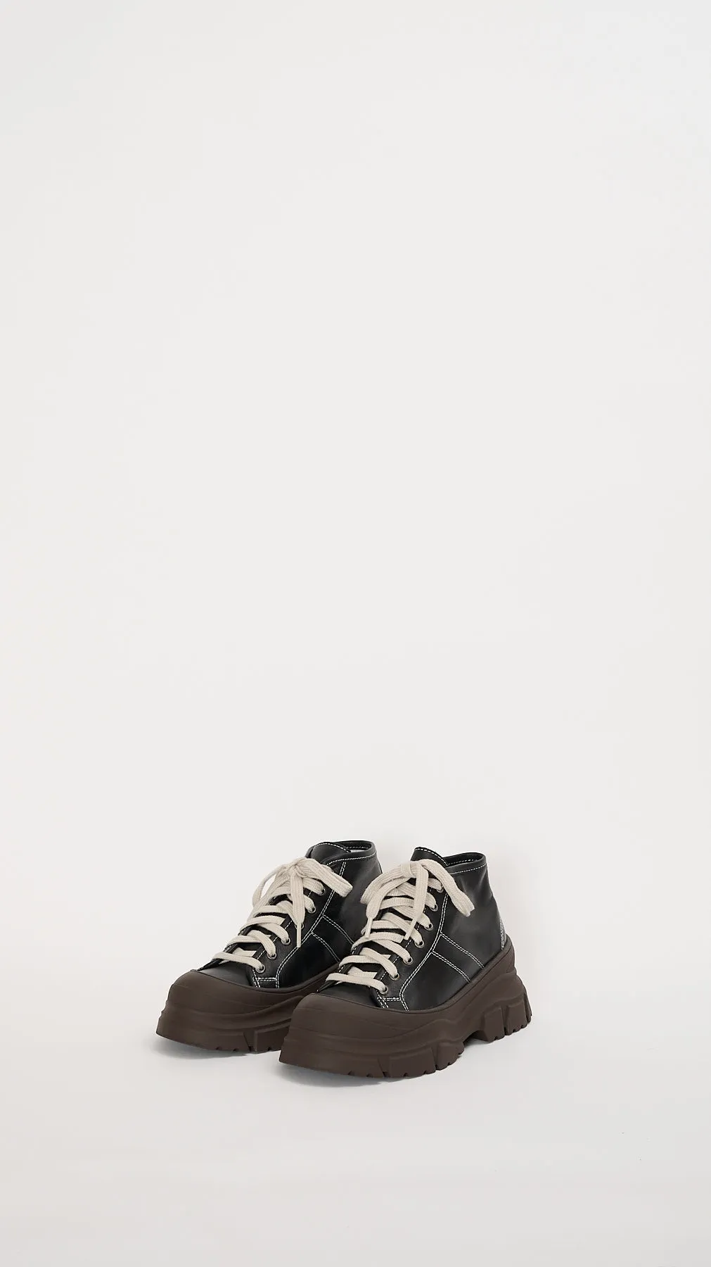 Fairway Sneakers in Black
