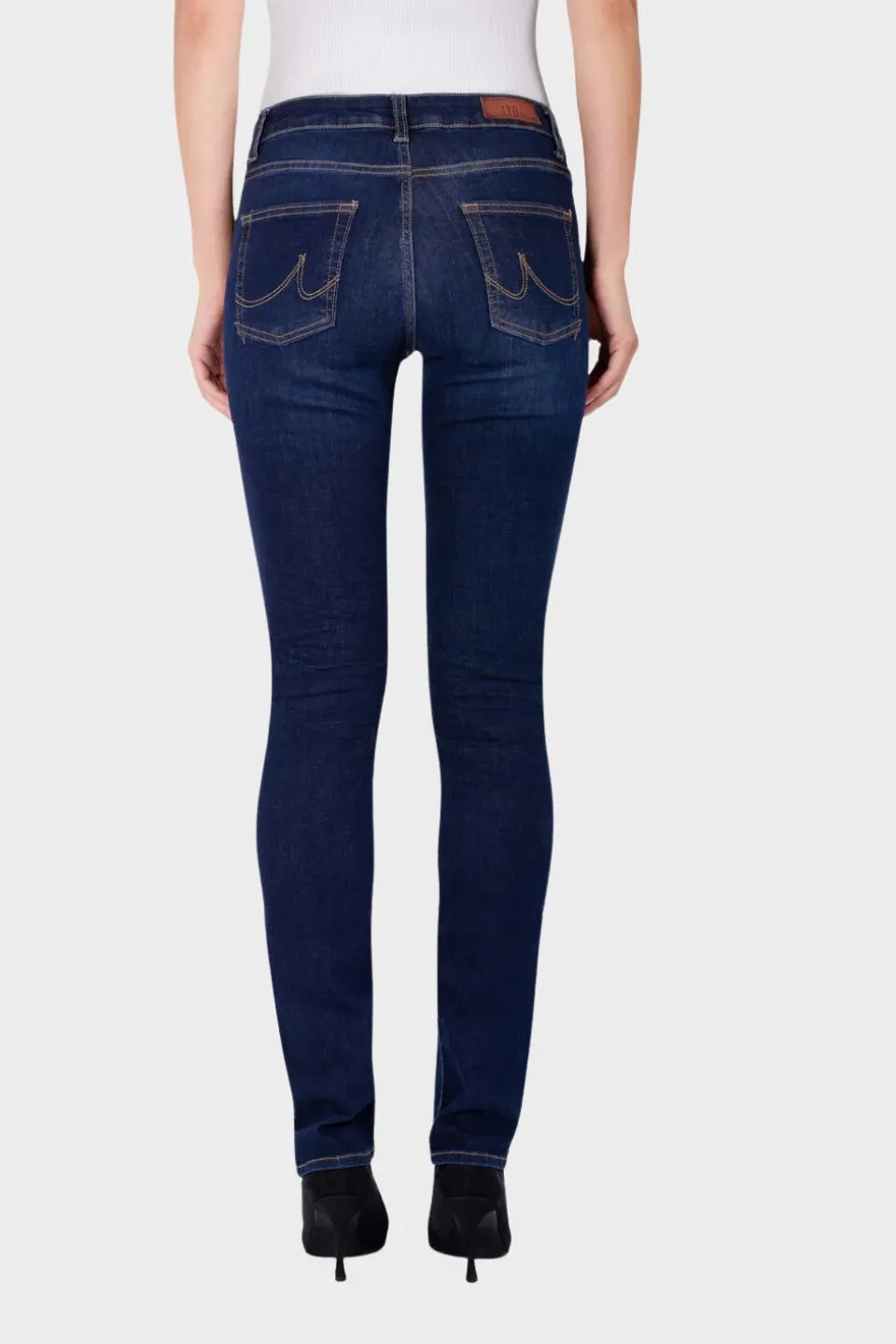 Straight Aspen Mid Rise Jeans - Sian